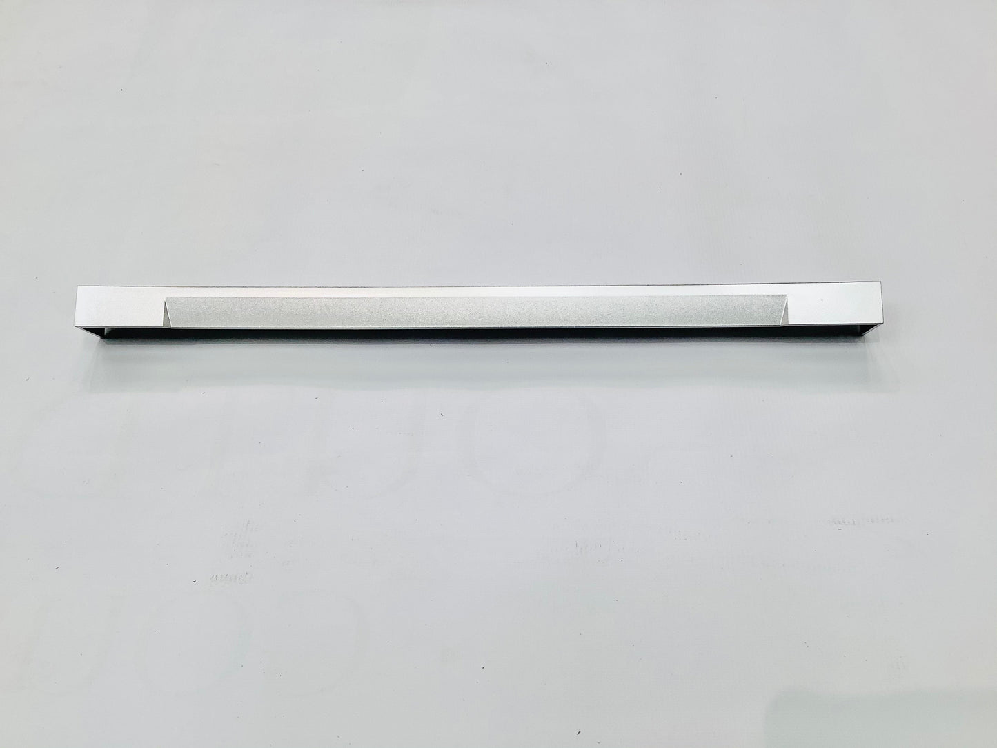 Panneau de garniture numérique pour portes et armoires